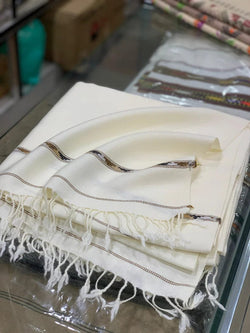 64 wollen shawl with border