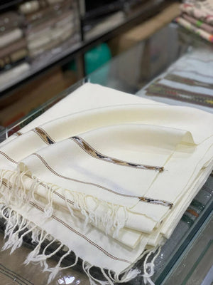 64 wollen shawl with border